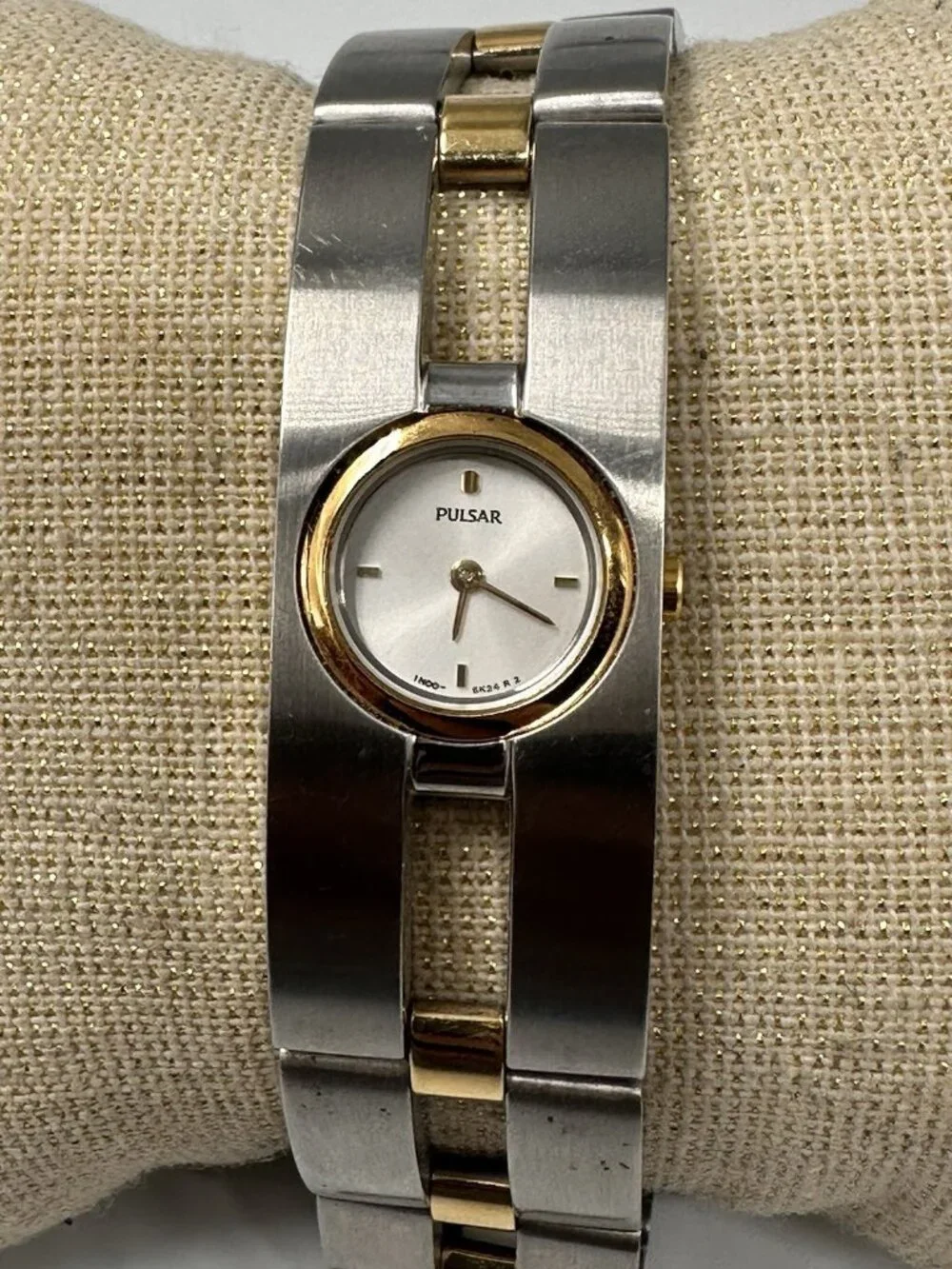 Pulsar Watch Women Silver Gold Two Tone Small Round Dial New Battery 8